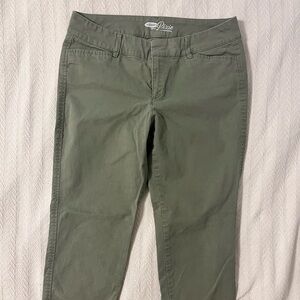 Old Navy Pixie pants, olive, size 4 regular